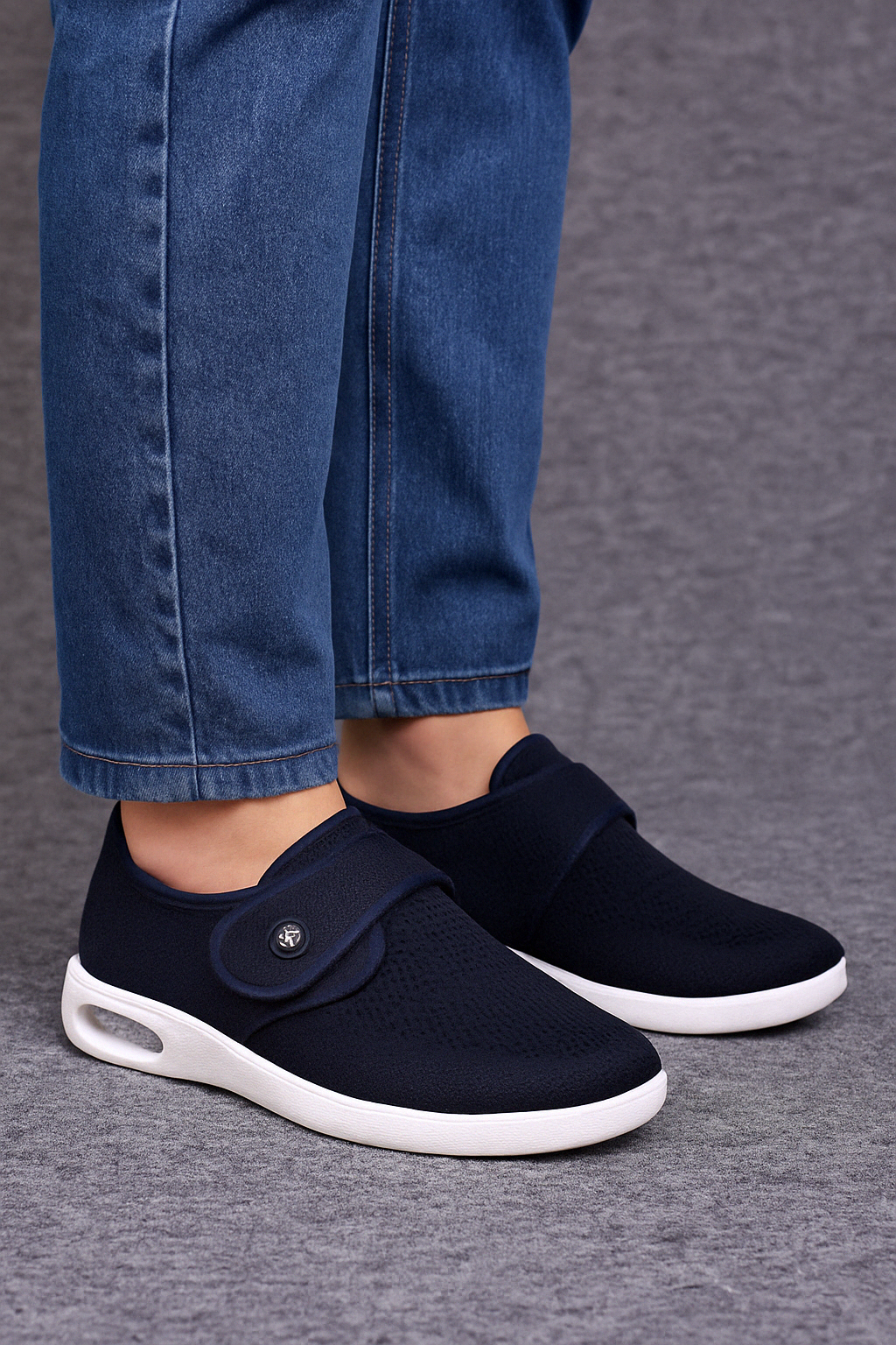 Olvoria | Comfortable Diabetic Shoes with Hook-and-Loop