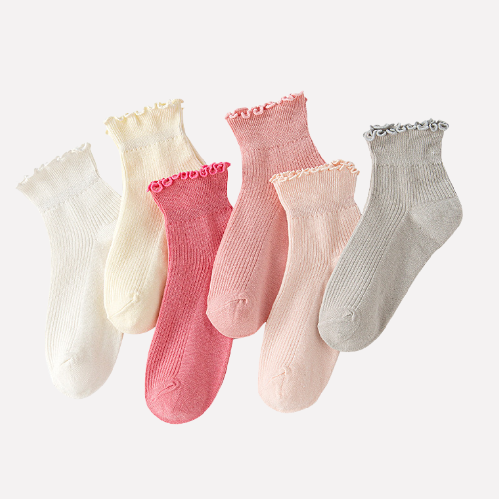 Olvoria | Women's Ruffle Ankle Socks with Ribbed Texture