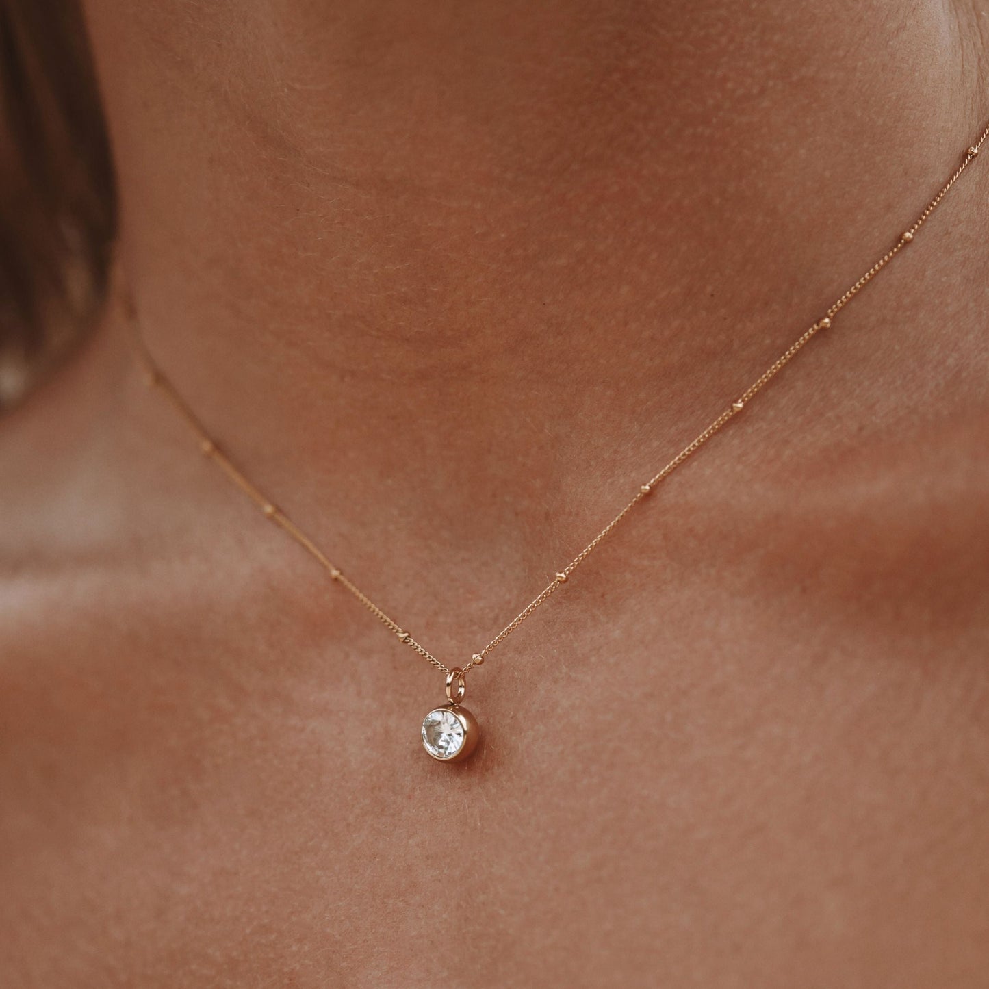 Aurora Birthstone Necklace - A Enchanting Connection