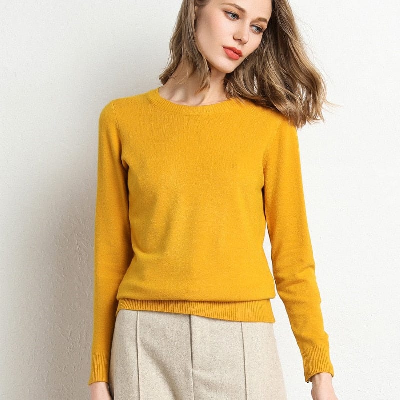 Cashmere Jumper with Classic Neckline for the Autumn Season