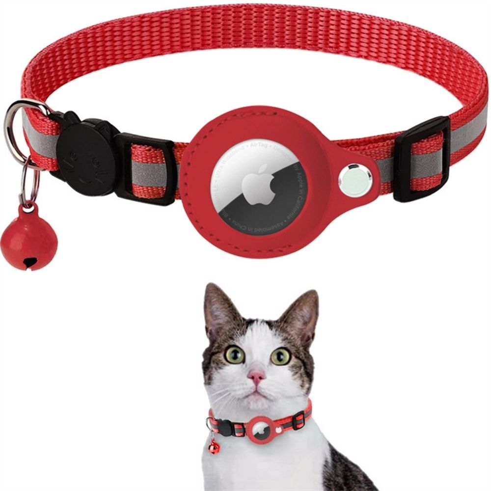 CAT GPS collar with quick-release fastener and reflective design for improved visibility at night