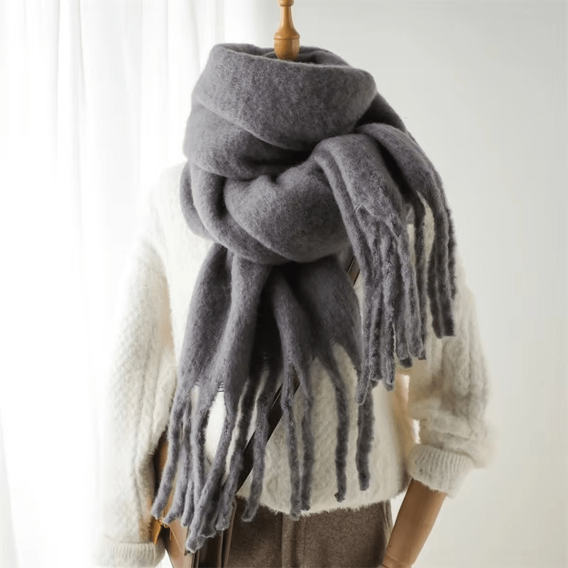 CosyCharm - Soft cashmere scarf with tassels for warm winter days