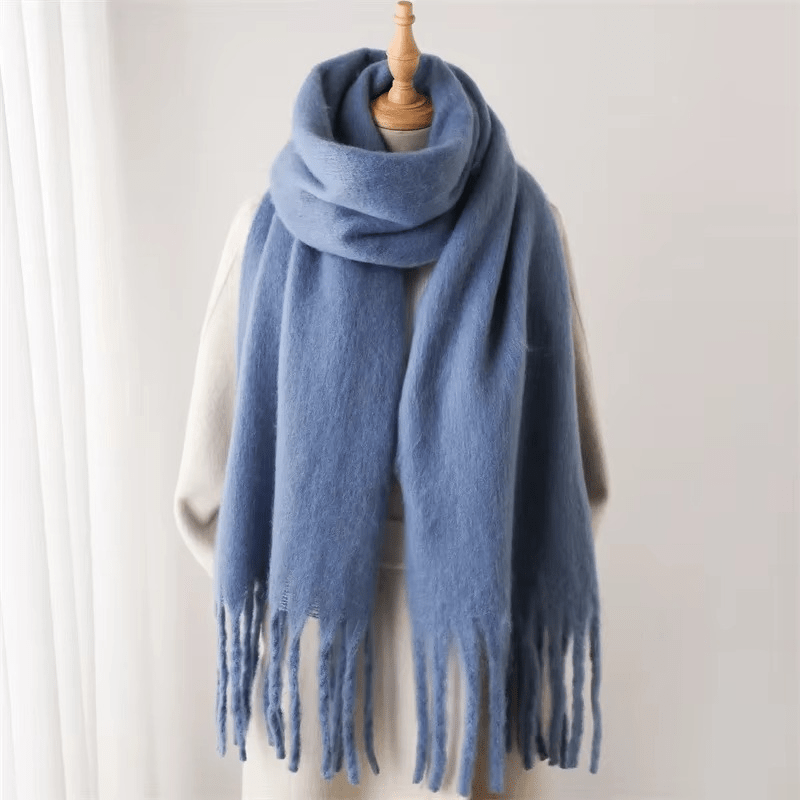 CosyCharm - Soft cashmere scarf with tassels for warm winter days