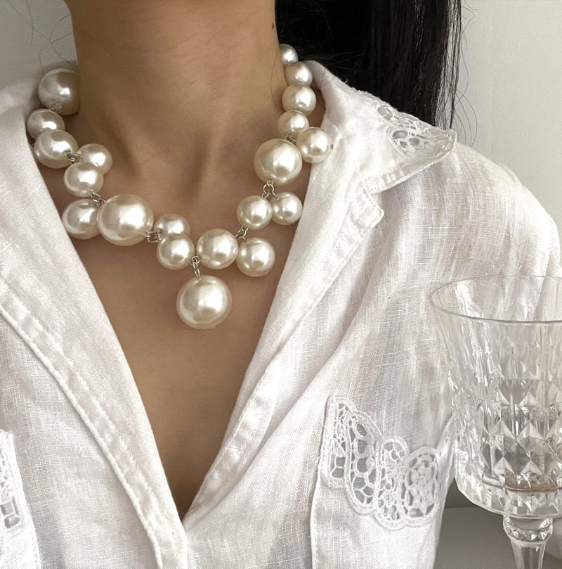 Elegant Pearl Necklace Pure Class and Beauty