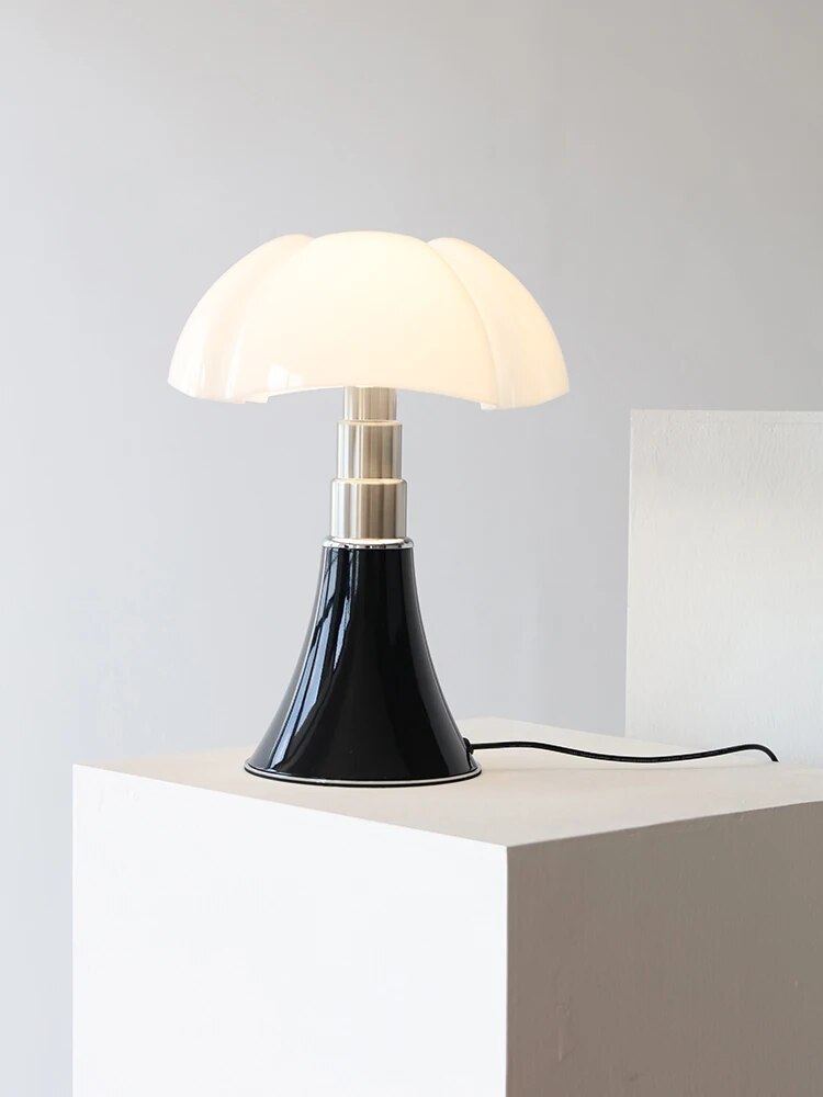 Flower Table Lamp – Elegant