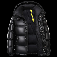 Veste légère matelassée à capuche avec manches longues
