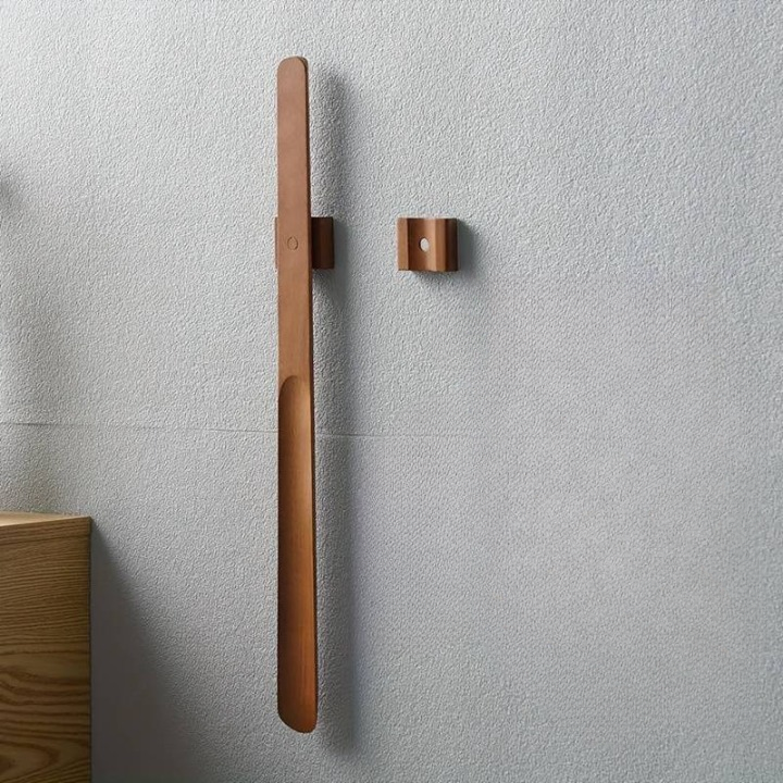 Long Handle Magnetic Shoe Horn in Wood (Includes Holder)