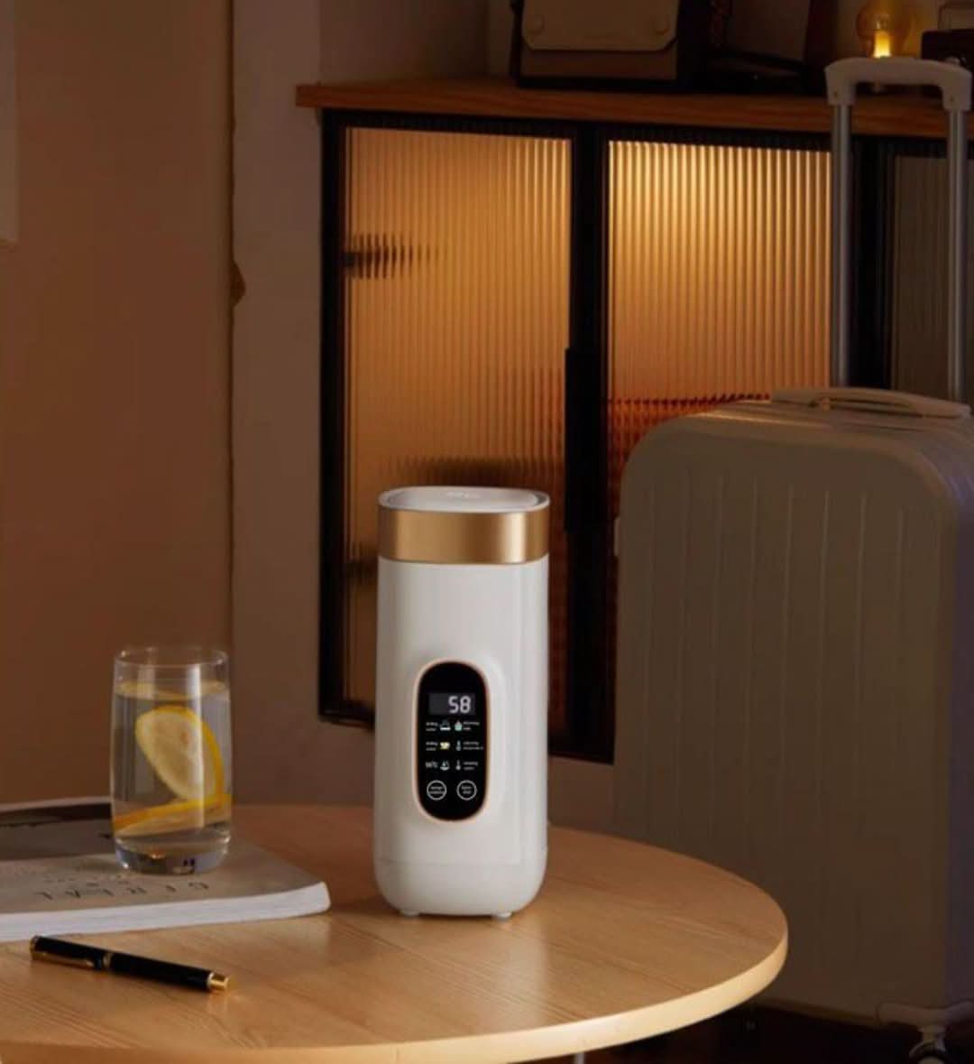 Minimalist Comfort for Hot Drinks on the Go