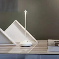 Minimalistická LED stolná lampa - vodotesná a stmievateľná bezdrôtová