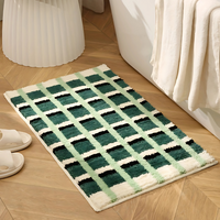 Alfombrilla de baño verde musgo con diseño geométrico