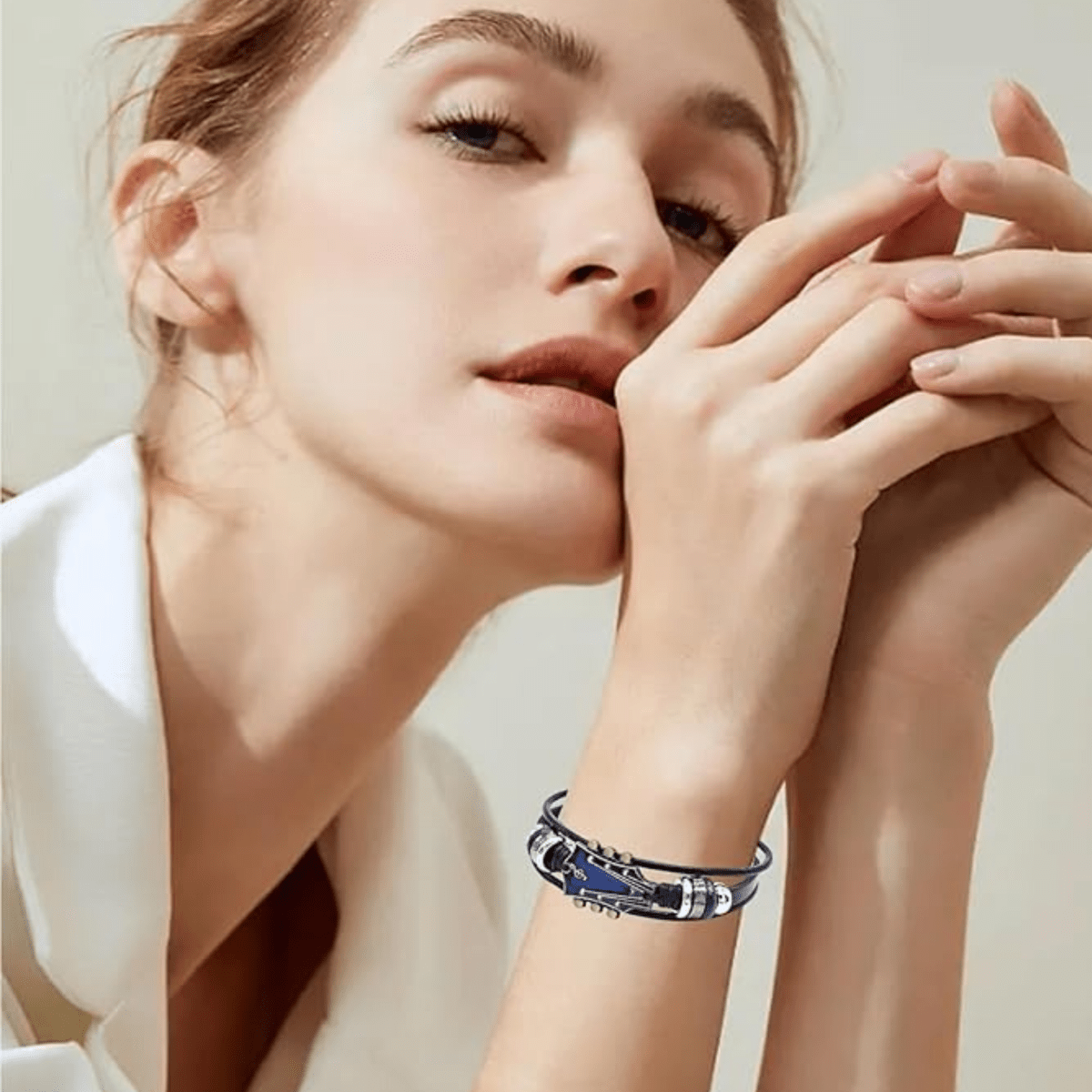 MUSIKSTRUM – Leather Bracelet with Guitar-Inspired Design
