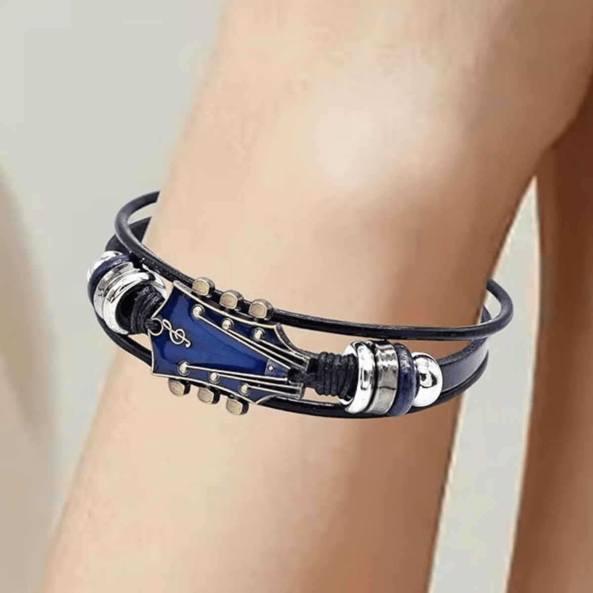 MUSIKSTRUM – Leather Bracelet with Guitar-Inspired Design