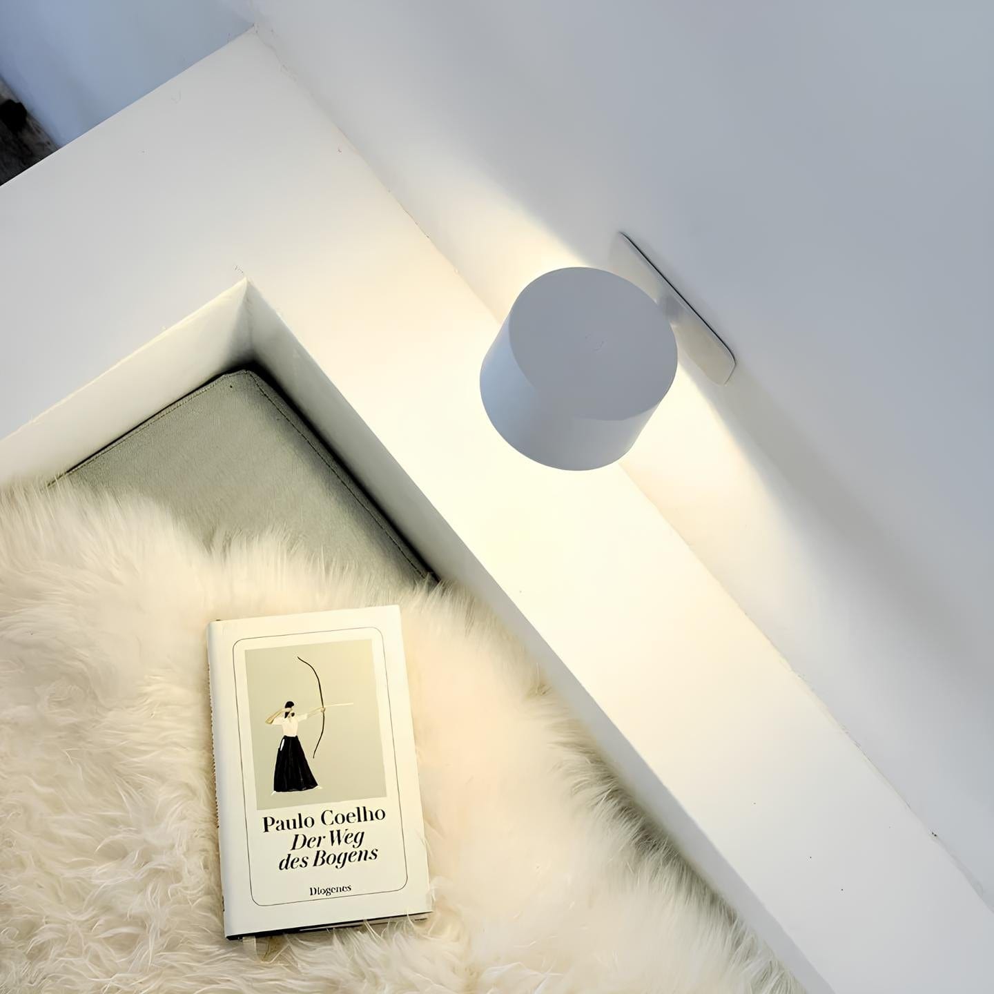 Olvoria | Battery-Powered Wall Lamp | Rechargeable, 360° Adjustable and Wireless for Bedrooms, Hallways, and Reading Corners