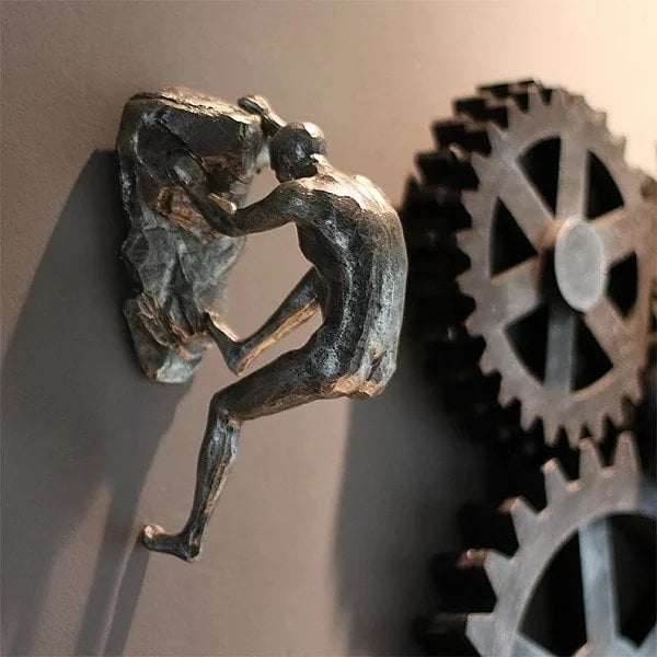 Olvoria | Climber Sculpture