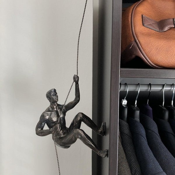 Olvoria | Climber Sculpture