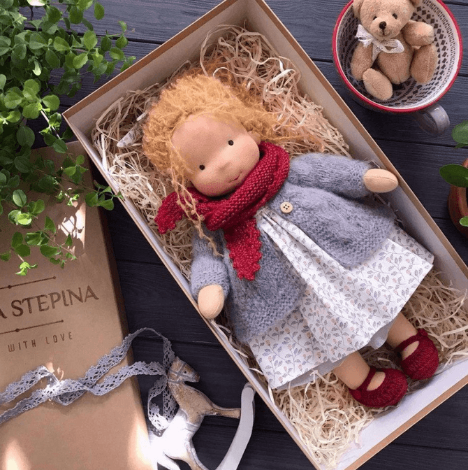 Olvoria | Handmade Waldorf Cuddle Doll – Poppi