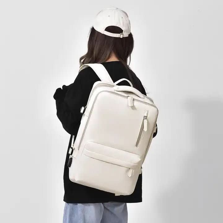 Olvoria | Robust Adventure Backpack with Theft Protection & Smart Design