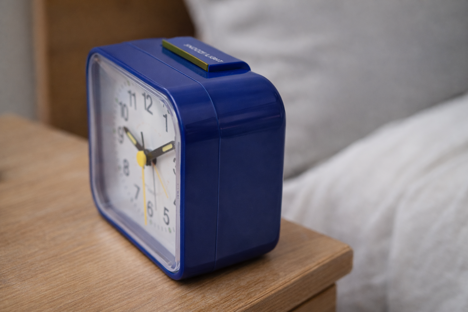 Olvoria | Silent & Peaceful Alarm Clock – Non-Ticking, Gentle Wake-Up Light, Snooze Function