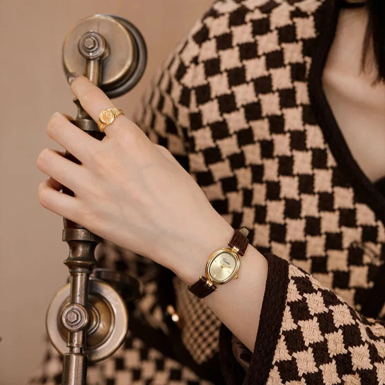 Sienna - Elegant Quartz Watch with Gold Dial