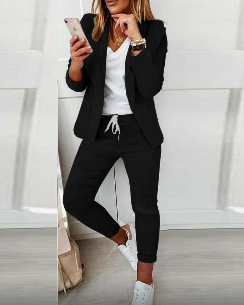 Valor | Fitted blazer and comfortable drawstring trousers