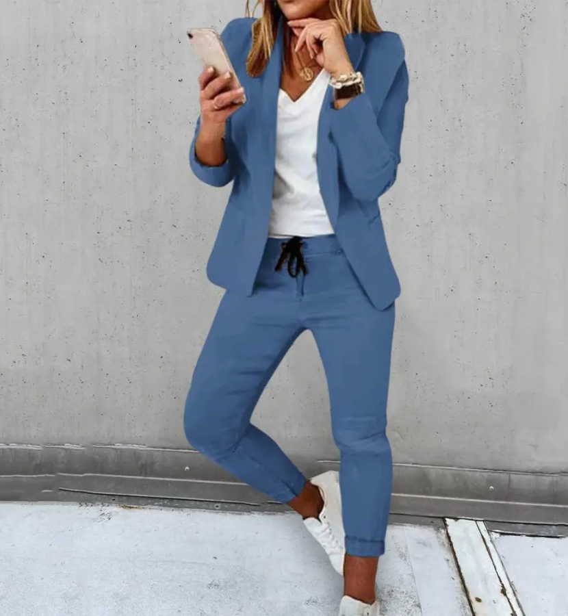 Valor | Fitted blazer and comfortable drawstring trousers