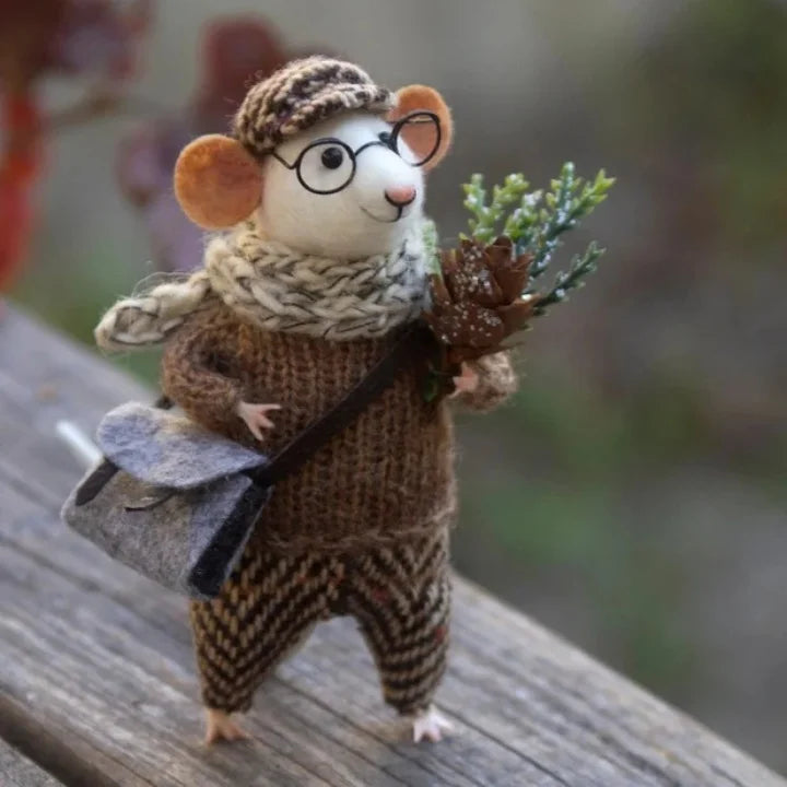 WhiskerWool™ – Handcrafted, Needle-Felted Mouse