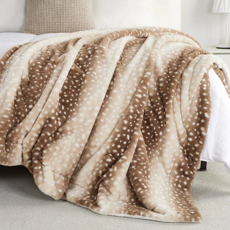 WILDCOZY – Cozy Wild Fur Blanket with Deer Motif – Reversible Plush Comfort