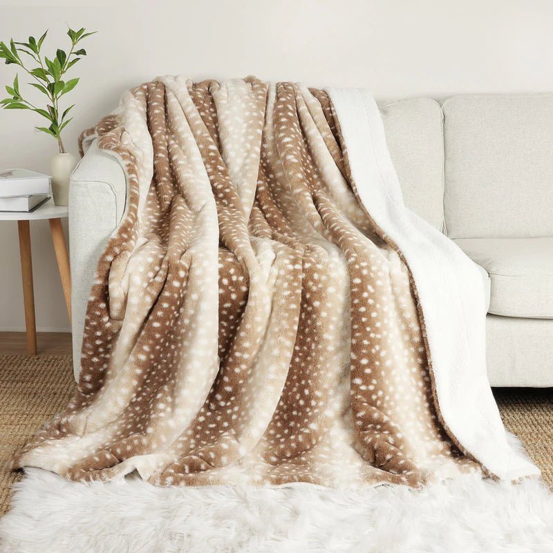 WILDCOZY – Cozy Wild Fur Blanket with Deer Motif – Reversible Plush Comfort