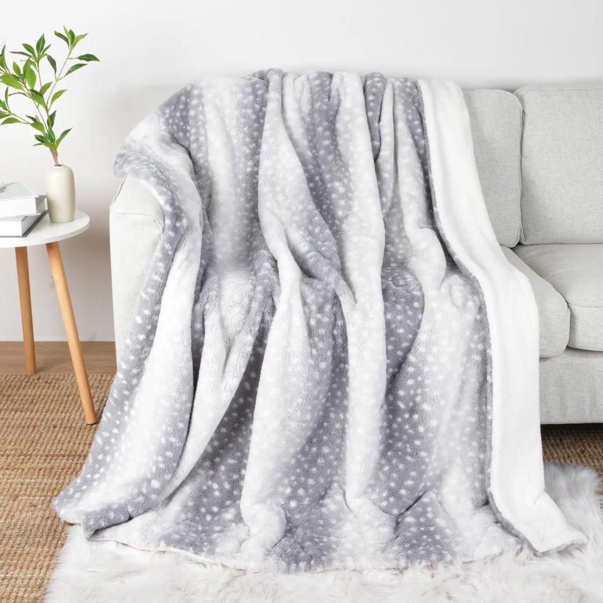 WILDCOZY – Cozy Wild Fur Blanket with Deer Motif – Reversible Plush Comfort