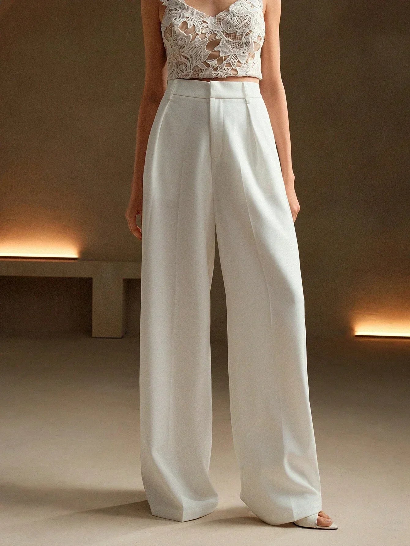 Women's Wide-Leg Trousers with High-Waist Pleats for a Professional Look